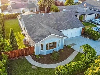 Primary Photo - 350 Mainsail Ct