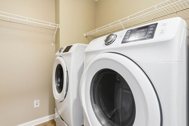 Foto del edificio - 310 Stoneleigh Dr SW