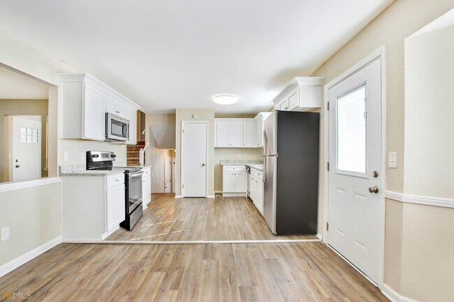 Building Photo - 4101 Willow Ridge Rd