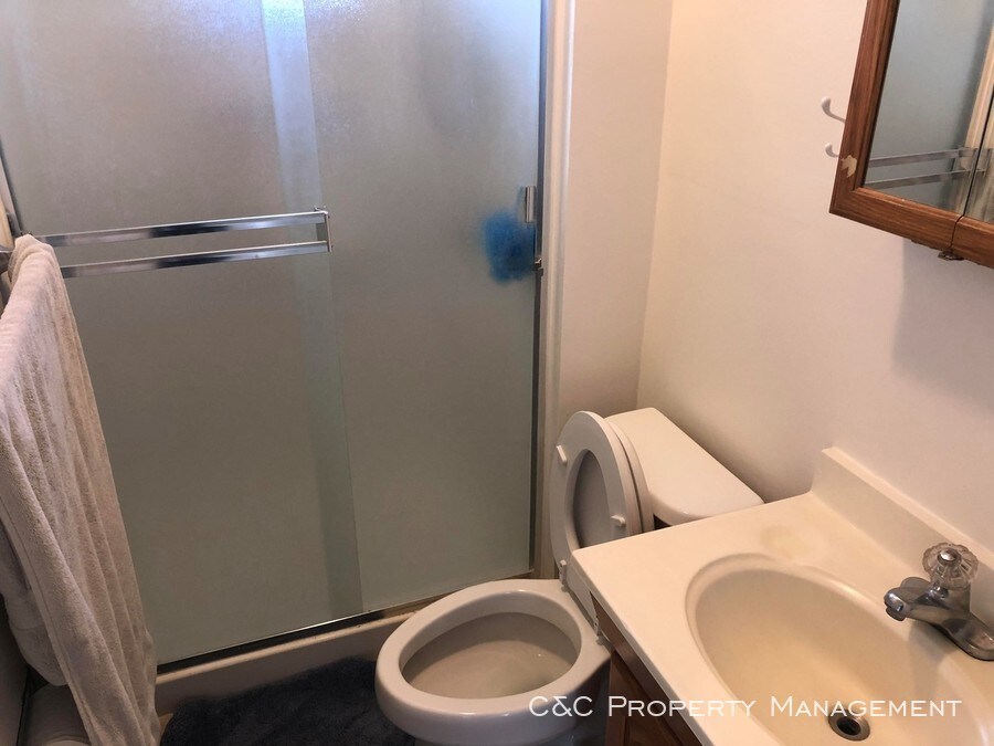 Building Photo - Charming 2 Bedroom in Pacific Grove