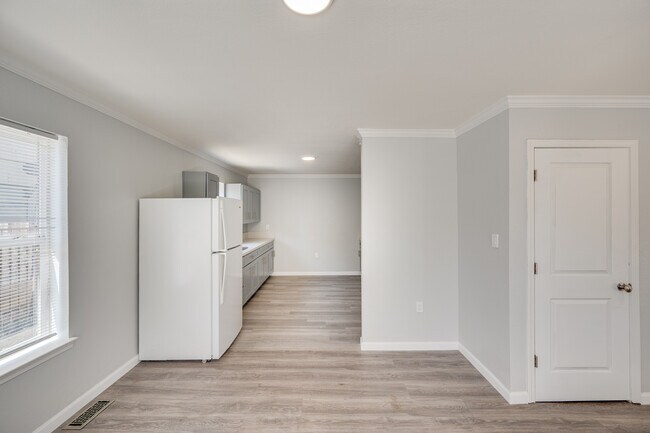 Kitchen - 7866 Bancroft Ave