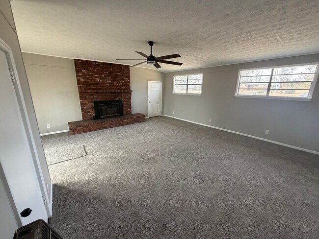 Foto del edificio - 3 Bed 1.5 Bath Brick House