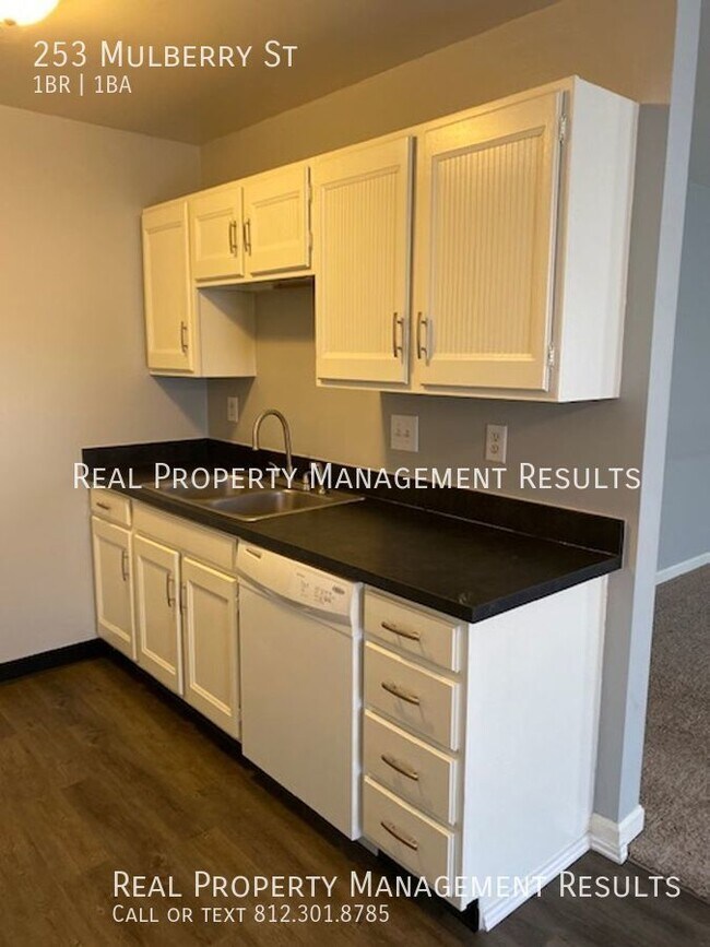 Building Photo - 1 Bedroom, 1 Bath Mulberry Square Apartments