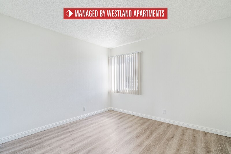 Foto principal - 630 E Esther St