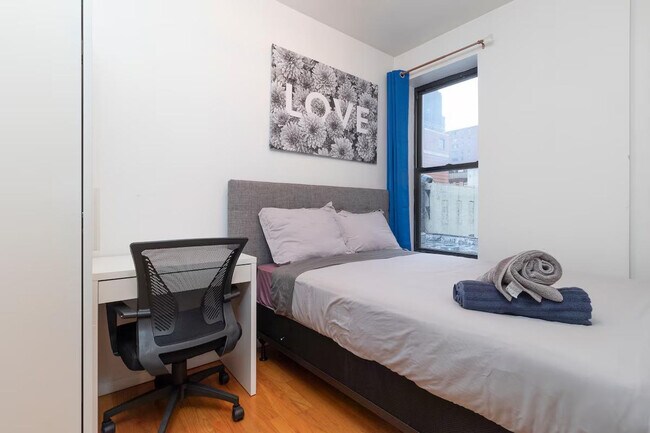 Foto del edificio - 331 E 92nd St