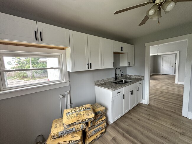 Building Photo - 2309 Elbe Ave