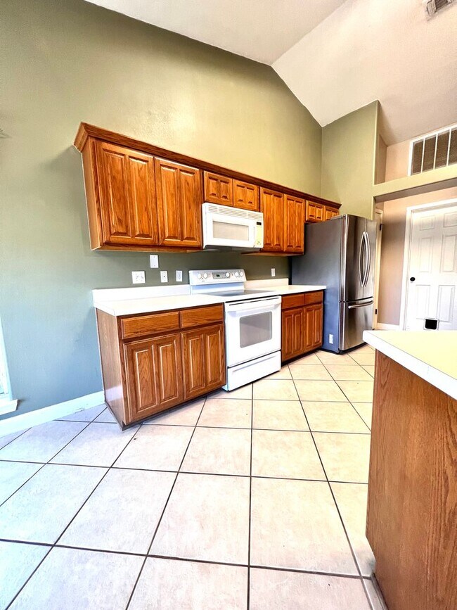 Foto del edificio - Beautiful Home In Oak Hollow Estates