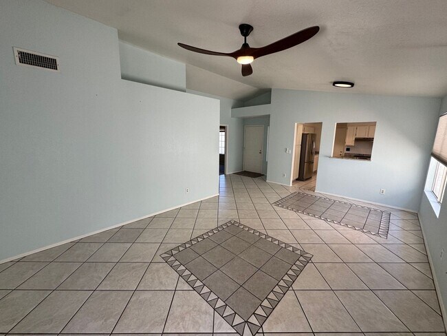 Photo - 1119 N Carriage Ln House