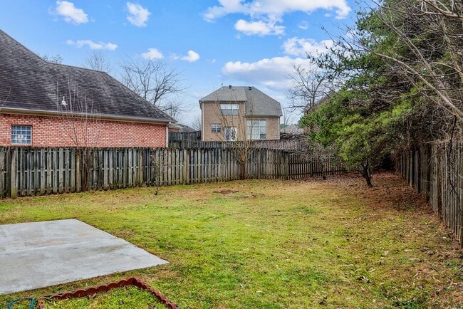 Building Photo - Room to Live, Minutes from Everything 1048 Castlemaine!