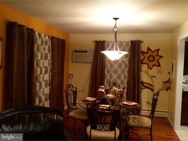 Foto del edificio - 215 Field Ave