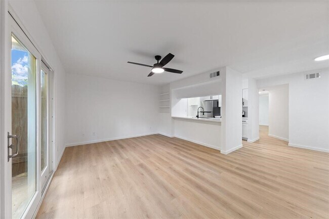 Foto del edificio - 815 Lyle W Ave