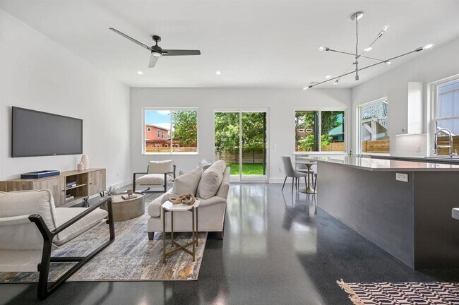 Foto del edificio - 935 E 51st St