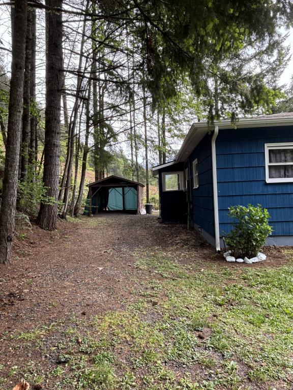 Building Photo - 44791 Quartzville Dr