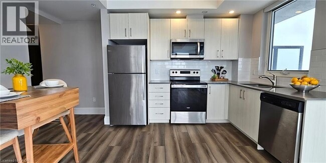 Building Photo - 108 Garment St