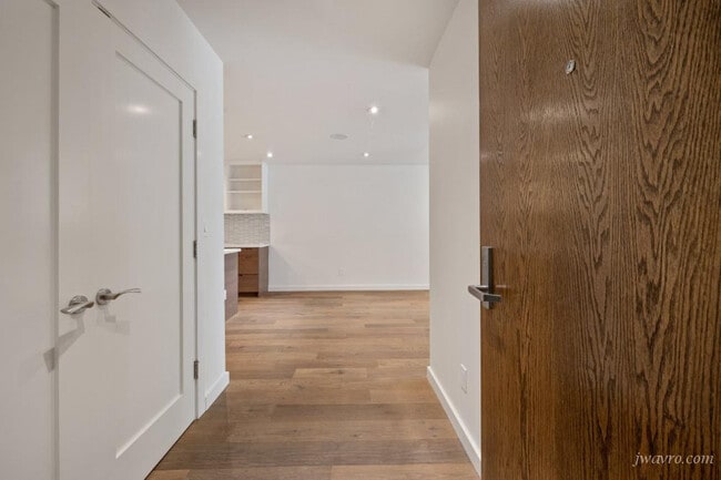 Building Photo - 56 Ringold St