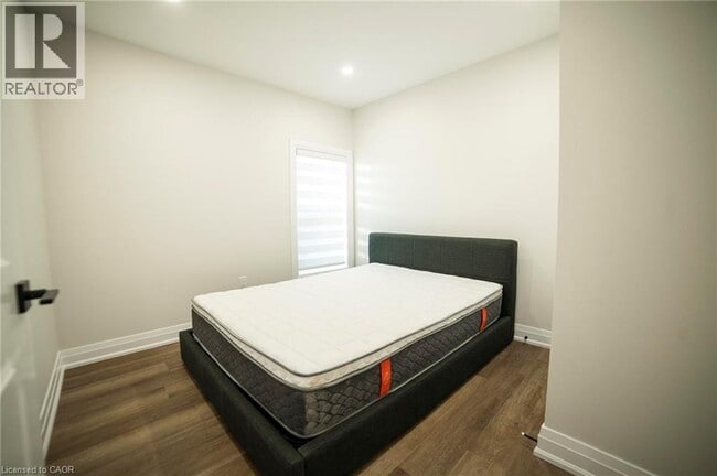 Building Photo - 265 Robert St