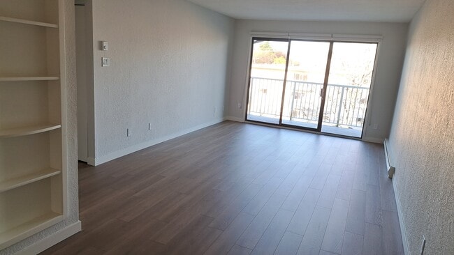 Building Photo - Aquarius Apartments