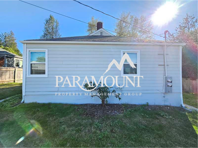 Foto del edificio - Remodeled 1 Bedroom in a Great Location! Landscaping Included!