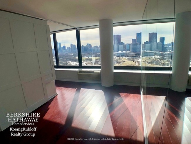 Foto del edificio - 155 N Harbor Dr