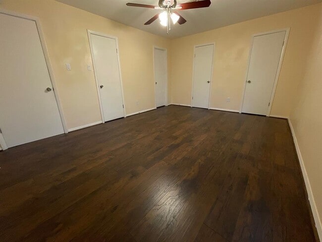 Building Photo - 9010 Vogue Ln