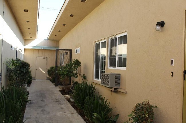 Foto del edificio - 400 E Imperial Hwy
