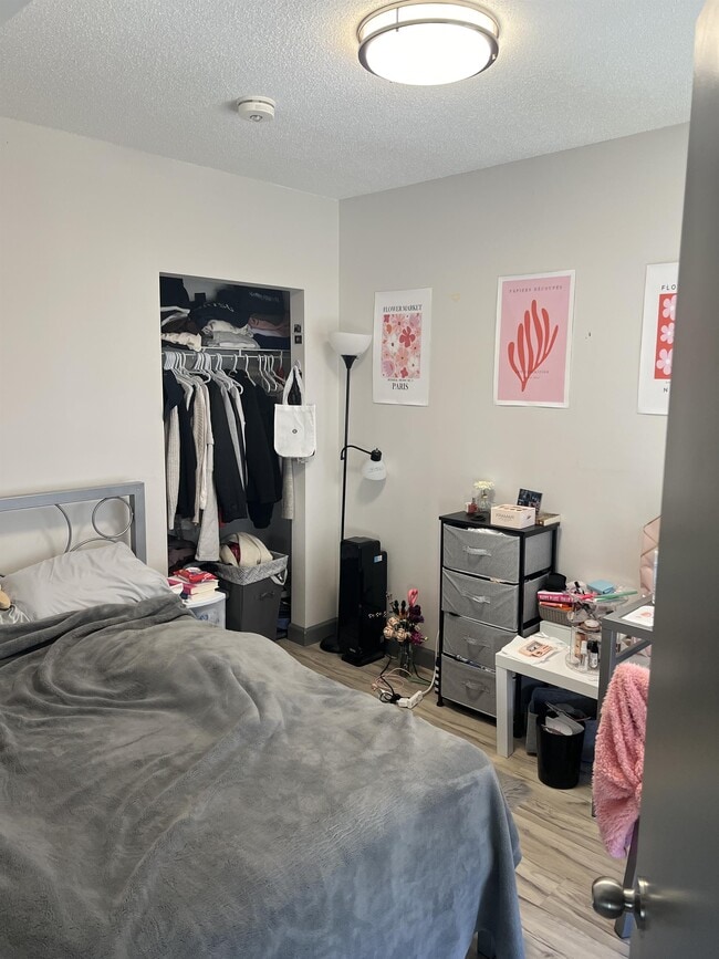 Building Photo - 258A-258A Sunview St