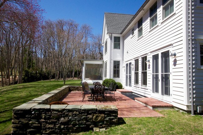 Foto del edificio - 43 Gardiners Bay Dr