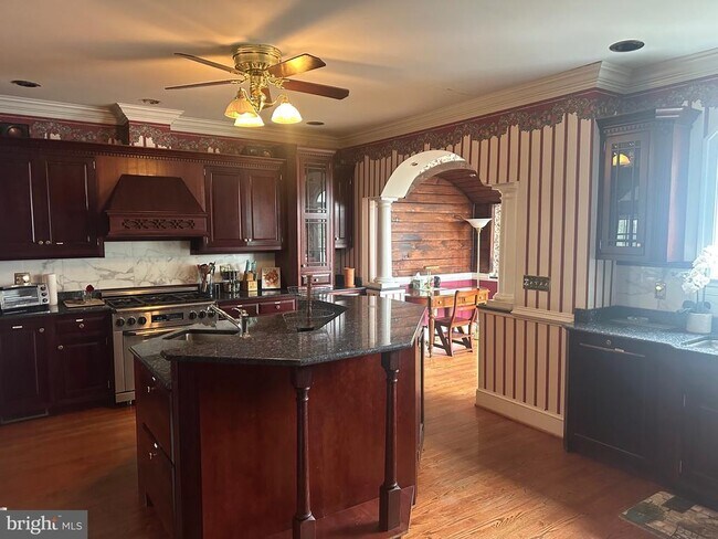 Foto del edificio - 16451 Elmwood Farm Rd