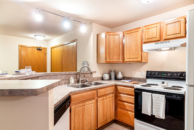 1BD Dawn- Kitchen - Hickory Pointe