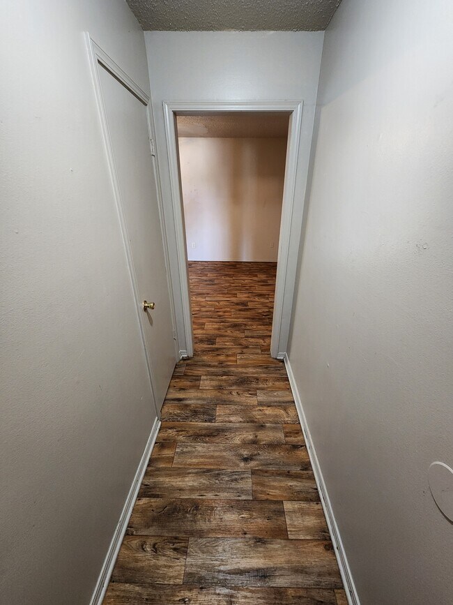 Foto del edificio - 830 Crestview Ave