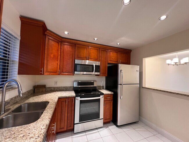 Building Photo - 21911 Lake Forest Cir