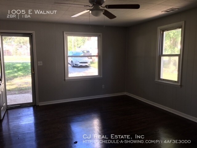 Foto del edificio - 1005 E Walnut St