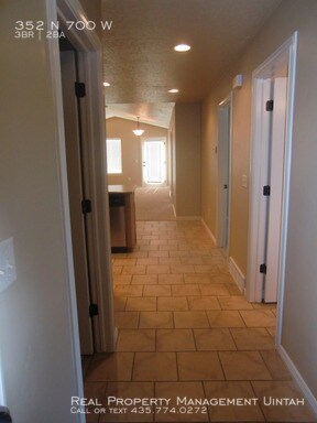 Building Photo - Legacy Meadows Twin Home
