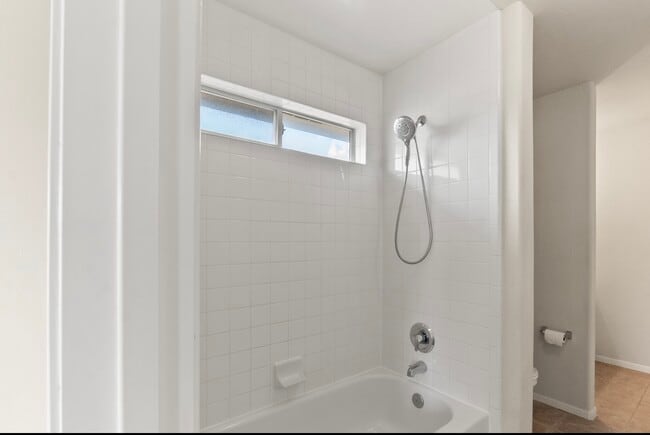 Building Photo - 21627 Cozy Hollow Ln
