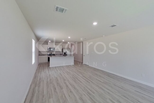 Foto del edificio - 14220 Ruffian Ave