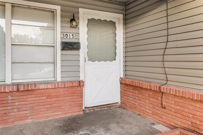 Building Photo - 3015 Dacca Dr