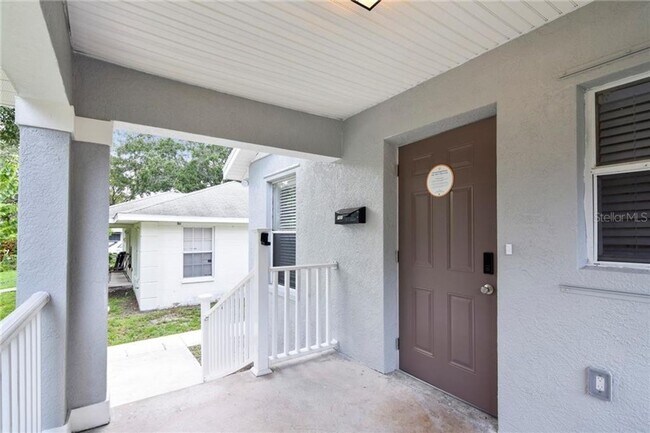 Building Photo - Lovely Bartlett Park Home