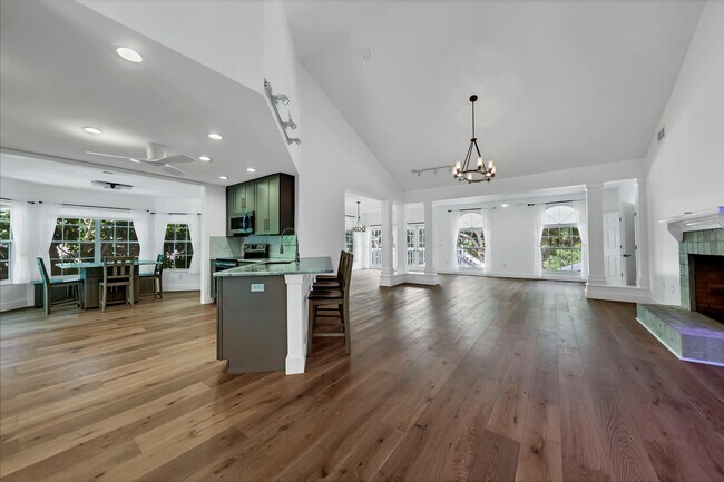 Building Photo - 5329 Siesta Ct