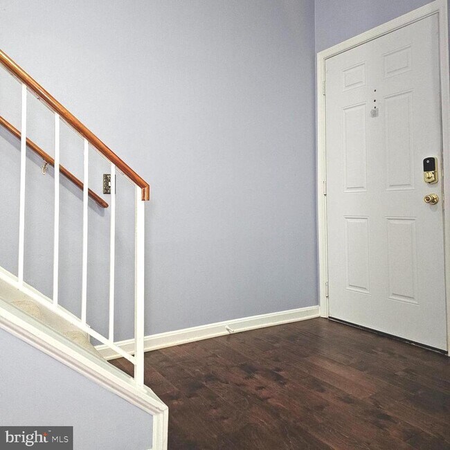 Foto del edificio - 8202 Catbird Cir