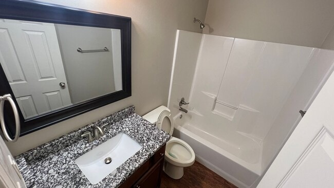 Building Photo - 4 Willow Oak Ln