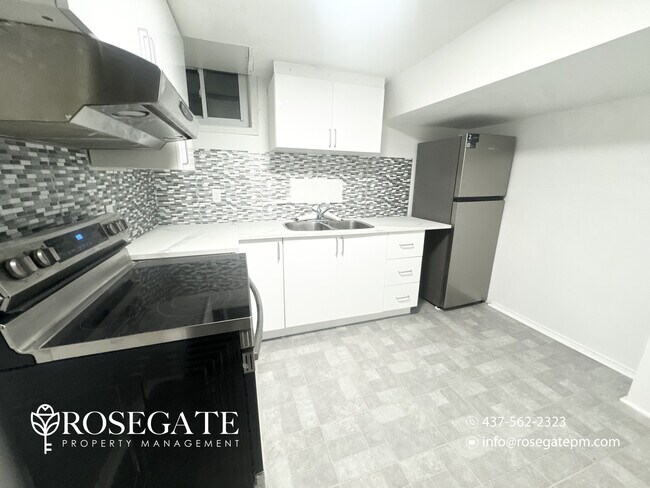Photo du bâtiment - Modern 2-Bedroom Basement Apartment with In-Unit Laundry & Parking – Mississauga