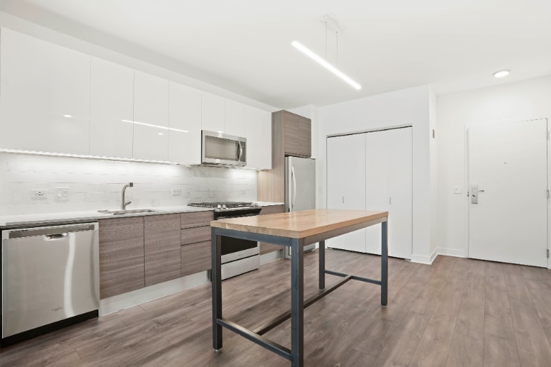 Photo - 333 W Hubbard St