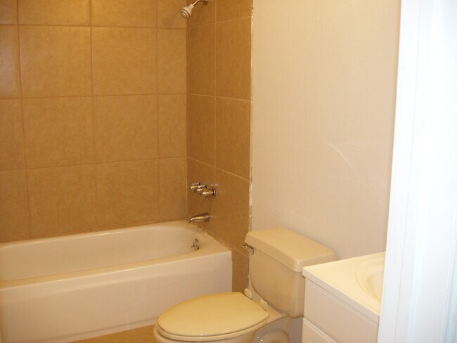 Building Photo - 138 Stella