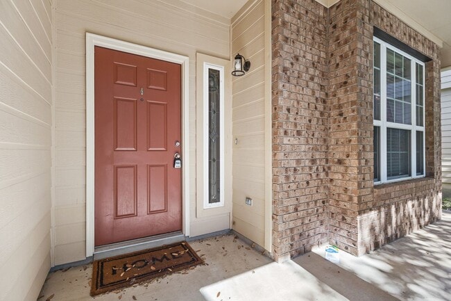 Building Photo - Spacious 4-Bedroom Home with Loft & Backya...