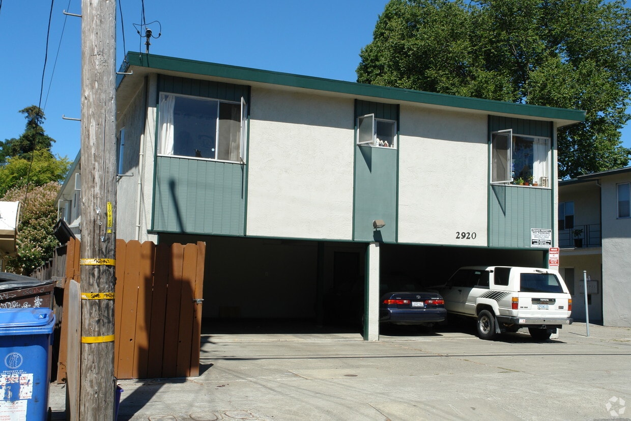 Building Photo - 2920 Deakin St