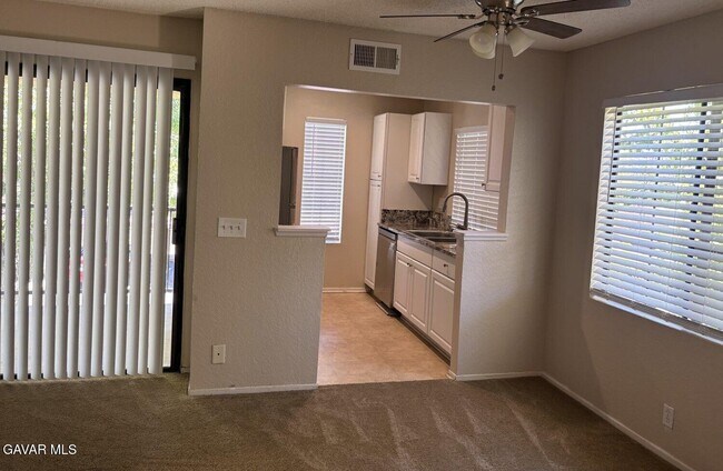 Foto del edificio - 2554 Olive Dr