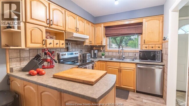 Building Photo - 9404 Tamarack St