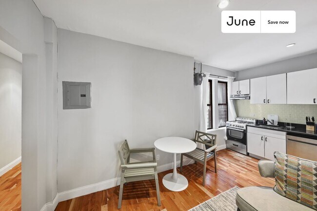 Building Photo - 23 E 109th St