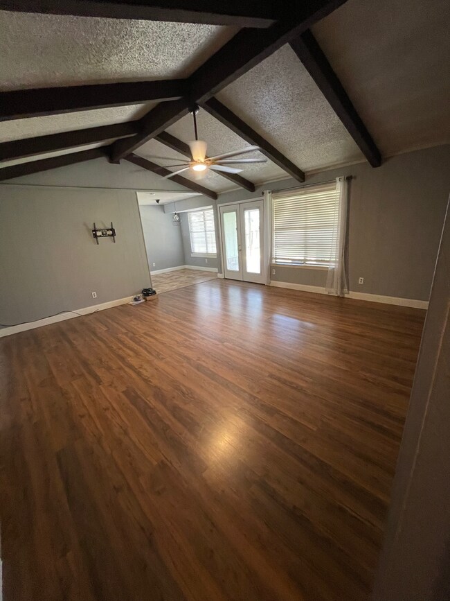 Foto del edificio - 2528 Belle Grove Dr