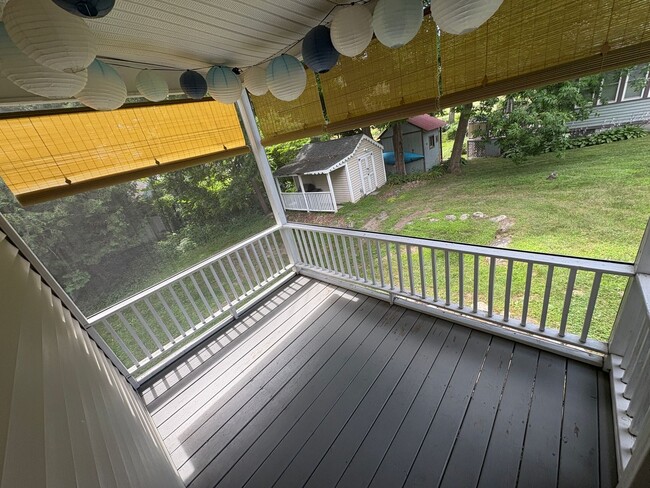 Building Photo - Lovely 4 Bedroomin a Quaint and Quiet Neig...